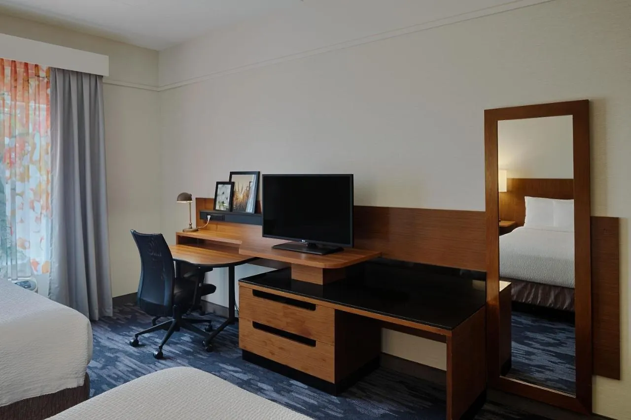 Fairfield Inn & Suites By Marriott Columbus Airport Hotel