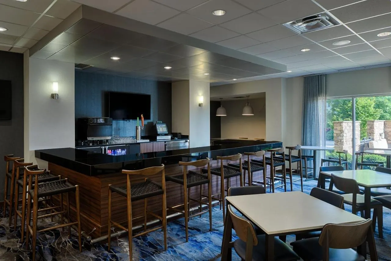 Fairfield Inn & Suites By Marriott Columbus Airport Hotel